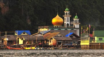 Panyee island, Muslim village